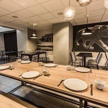 Saga Poshtel Central Хостел *