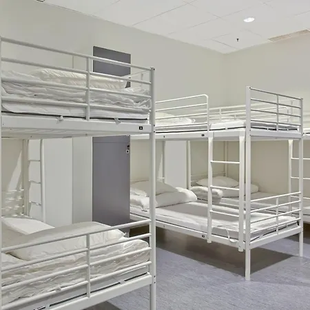 Saga Poshtel Central *