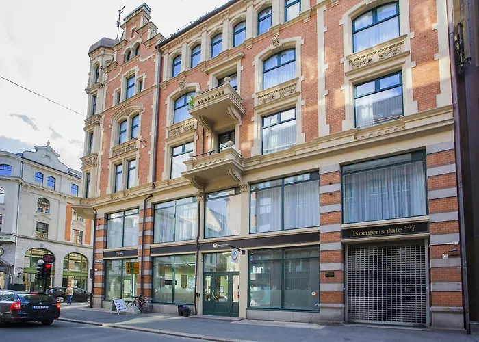 Saga Poshtel Central *