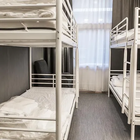 Saga Poshtel Central *